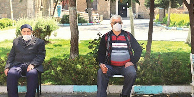 Yaşlı bakımında dünyaya ders veriyoruz