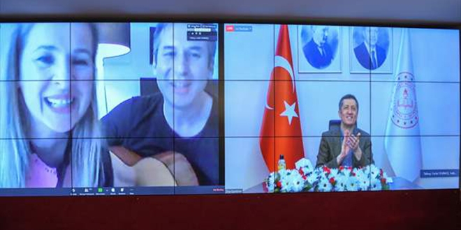Öğretmenlerden Bakan Selçuk'a doğum günü süprizi