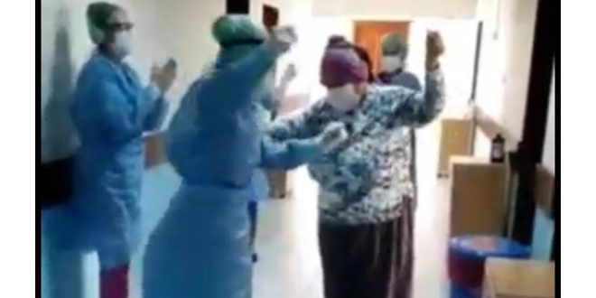 Koronavirüs yenen kadın, erik dalı oynayarak taburcu oldu