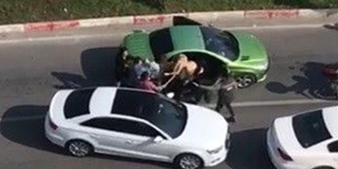 Trafikte tartıştığı kadınlara sopayla saldırdı