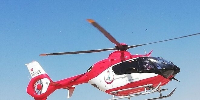 Tarlaya inmek isteyen ambulans helikoptere izin vermediler