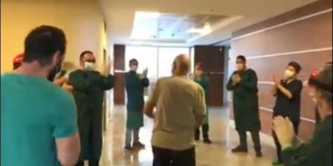 Koronavirüsü yenen doktor, alkışlarla taburcu oldu