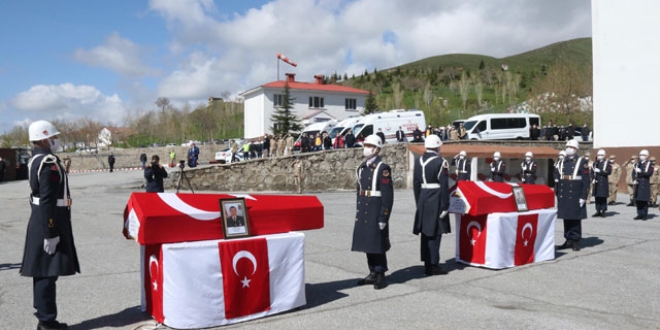 Bitlis'te şehit uzman çavuşlar için tören düzenlendi
