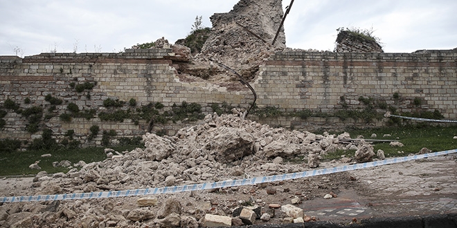 İstanbul'daki tarihi surlarda çökme meydana geldi