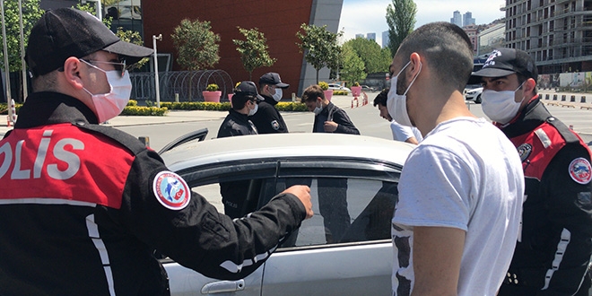 Hem yasağı deldi, hem polise bu teklifi yaptı
