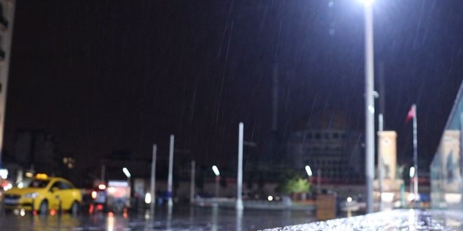 İstanbul'da şiddetli yağmur etkili oluyor