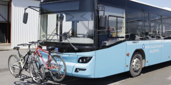 Antalya'da, belediye otobslerinde bisikletli yolcu iin kolaylk