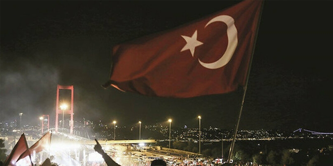 Darbe hayali görenlere millet olarak cevabımız net 'Topunuz gelin!'