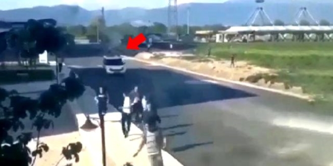 Yasağı ihlal eden gençlerin polisten kaçma anı kameralara yansıdı