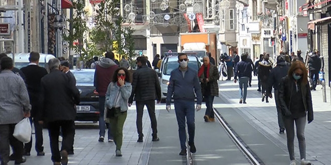 Bakan Koca'nn uyarsna ramen Taksim'de yine ayn grnt