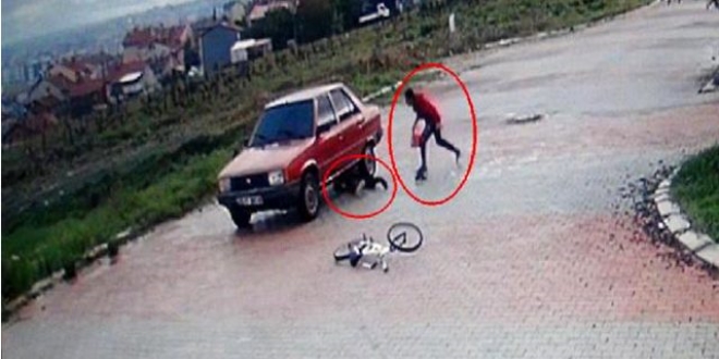 Hızla gelen araç, bisikletli çocuklara böyle çarptı!