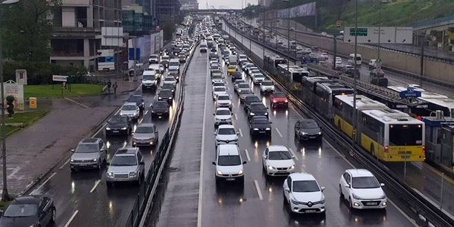 İstanbul'da trafik yoğunluğu virüs öncesine geri döndü