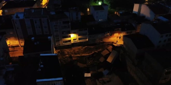 Sahur vakti İstanbul'da korkutan göçük