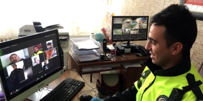 Polis memuru verdiği sözünü EBA üzerinden yerine getirdi