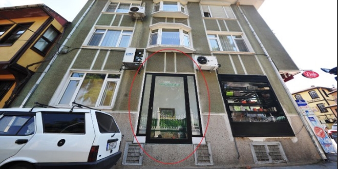 Türbenin üzerine 5 katlı apartman yaptılar