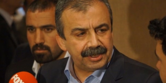 Sırrı Süreyya Önder: HDP kongresinde mikrop kaptım