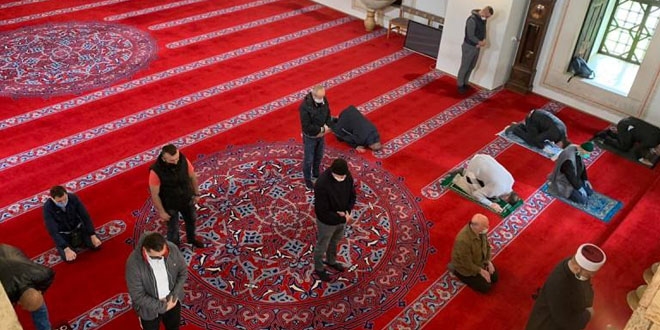 AVM'ler ile birlikte camiler de açılacak mı?