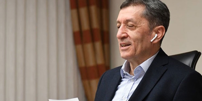 Bakan Sel�uk'tan EBA'dan trafik dersi veren polise tebrik