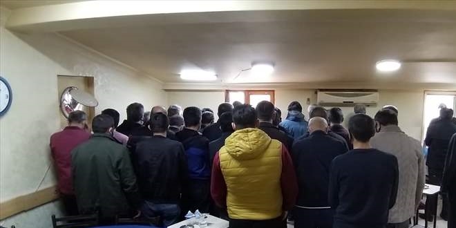 Kumar oynarken yakalanan 37 kişiye 113 bin 400 lira para cezası