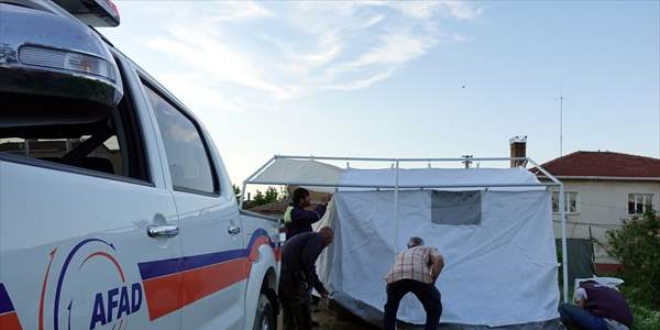 Evleri 4 kez yanan aile otel yerine çadırda kalmayı tercih etti