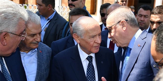 MHP, bu fotoğrafla spekülasyonlara son verdi