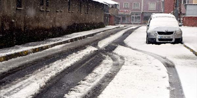 Mayısta lapa lapa kar yağdı