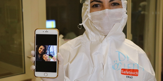 Pandemi yo�un bak�m servisi �al��an� annelerin en zor 'Anneler G�n�'