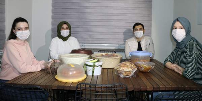 'Koronavir�s�n neferlerinin' sahur sofralar�n� kuruyorlar