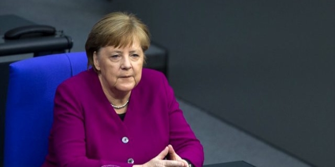 Merkel'in e-postaları hacklendi