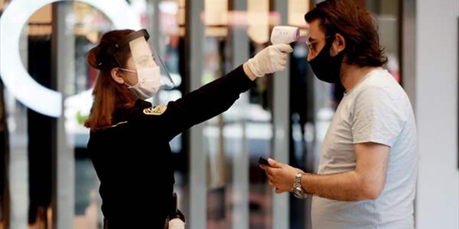 Yeniden kap�lar�n� a�an AVM'lerde uygulanan vir�s tedbirleri