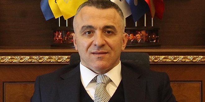 Virüsü yenen Vali: Havalar ısındı 'mikrop bize bulaşmaz' demeyelim