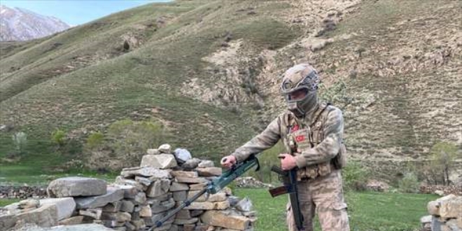 Van'da PKK'l terristlerin suikast silahlar ele geirildi