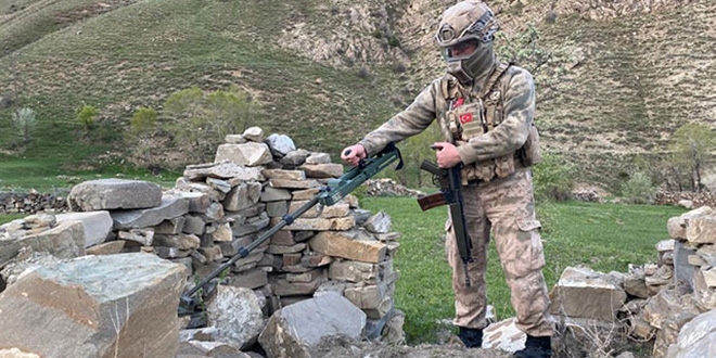 Başkale'de PKK'nın suikast silahları bulundu