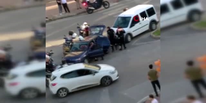 Trafikte sivil polisle tartıştığına bin pişman oldu