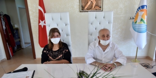 Zabıtaya kibar tavrıyla tanınan Burhan amca, ayrıldığı eşiyle 30 yıl sonra yeniden evlendi