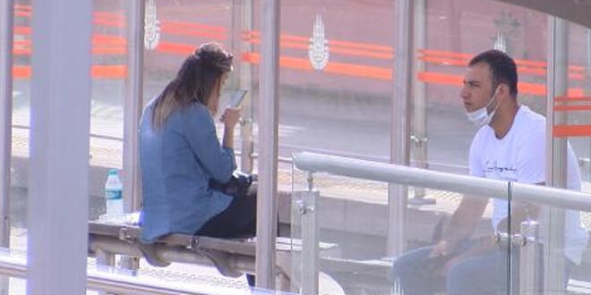 İstanbul'da kısıtlamadan muaf olanlar otostop çekmek zorunda kaldı