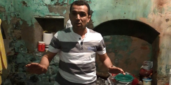 Evlat nöbetindeki baba ''Herkes bunu görsün' dedi, kapılarını açtı