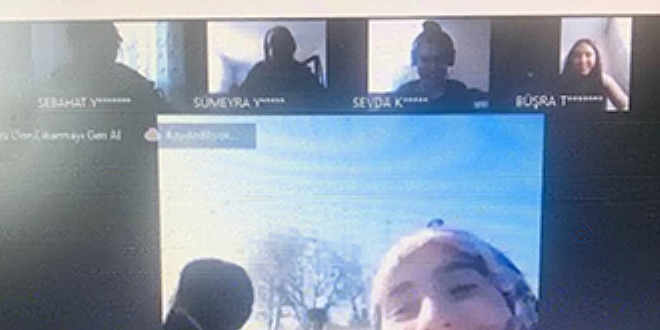 İnek otlatırken EBA canlı derse katılan kıza, Bakan Selçuk'tan övgü