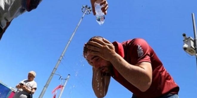 Scaklk rekoru krlan Antalya'da derece 42'ye ykseldi