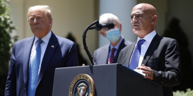 Trump, Kovid-19 aşı ekibinin başına Müslüman doktoru getirdi