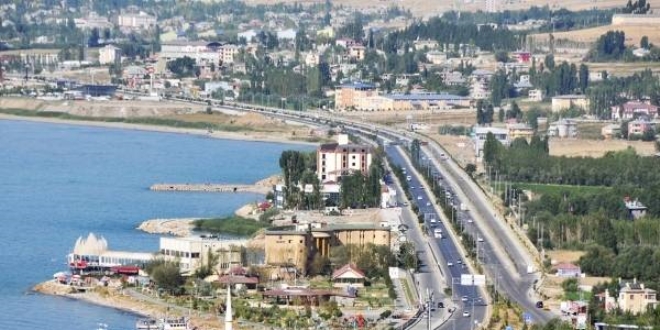 Van'da taziye evinde bir araya gelen 12 kişinin Kovid-19 testi pozitif çıktı
