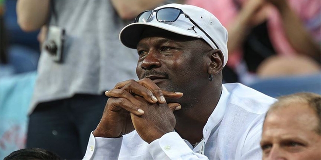 Michael Jordan'ın imzalı ayakkabısı 560 bin dolara satıldı