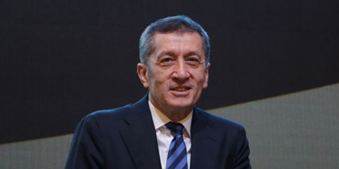 Bakan Selçuk'tan gençlere: Yaptığın her işi severek yap