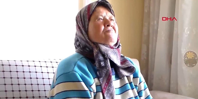 Melahat teyze ilkokulda ezberlediği şiiri 62 yıldır okuyor