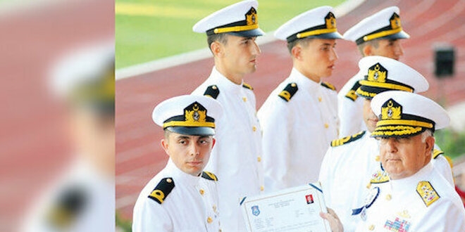 729 denizciden 724'ü FETÖ'cüydü