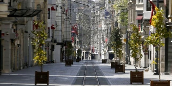 Maske yasağını delen kadın memur, ceza kesilince ağladı