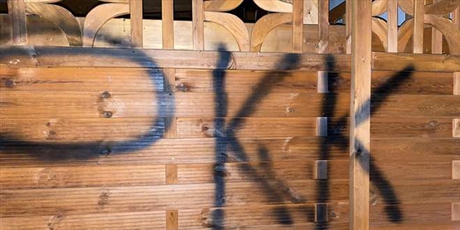 Almanya'da Diyanet'in camisine sald�r�