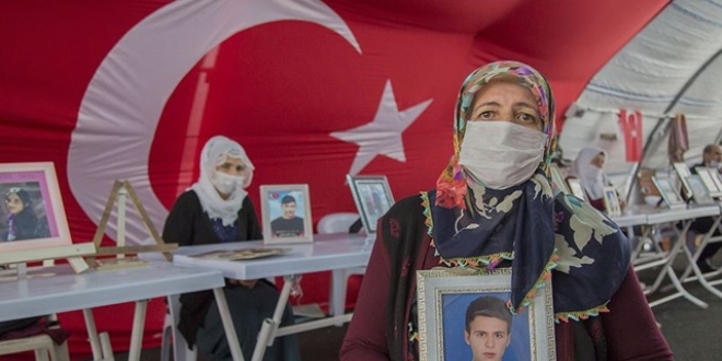 Diyarbakr annelerinin evlat nbeti devam ediyor