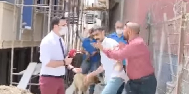 Sultangazi'de yolun ortasına dört katlı bina yapıldı