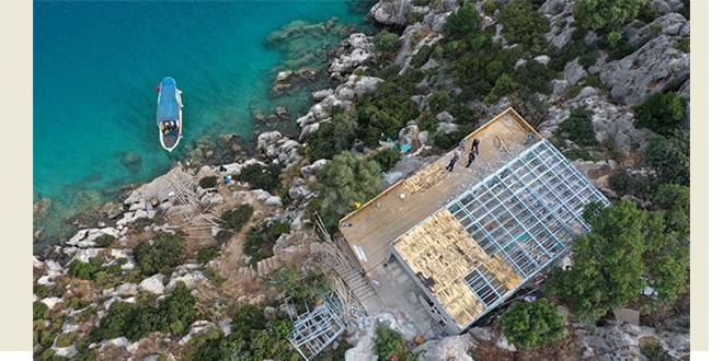 48 saatte yapılan kaçak villa sökülmeye başlandı